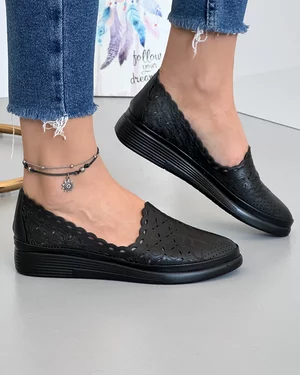 Pantofi Piele Naturala Negri Perforati Cu Model Floral De Dama AKB03